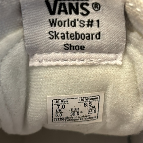 KICK IT with these Hi top Vans - Picture 11 of 13